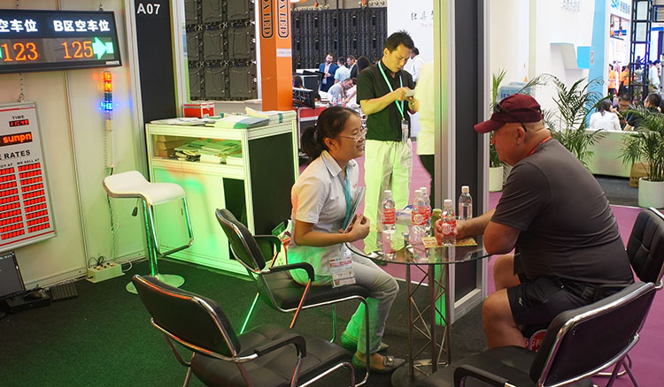 訊鵬科技收獲第十二屆上海國際LED展.jpg 訊鵬科技收獲第十二屆上海國際LED展.jpg